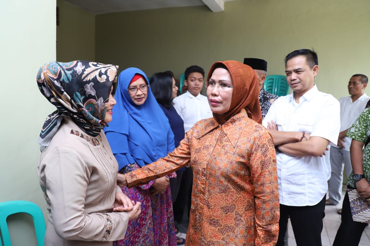 Keluarga KPPS Meninggal Diberi Santunan