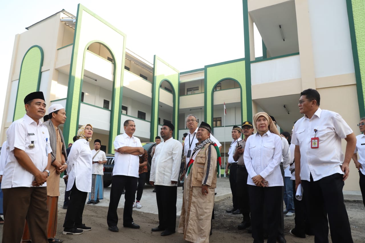 Menpar Sepakat Wujudkan Wisata Religi Syech Nawawi Albantani, Bupati: Terima Kasih
