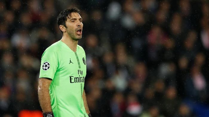 Buffon Cueki Desakan Pensiun di Medsos