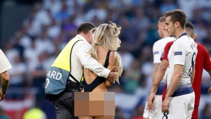 Penyusup Seksi di Final Liga Champions Digoda Dua Pemain Liverpool