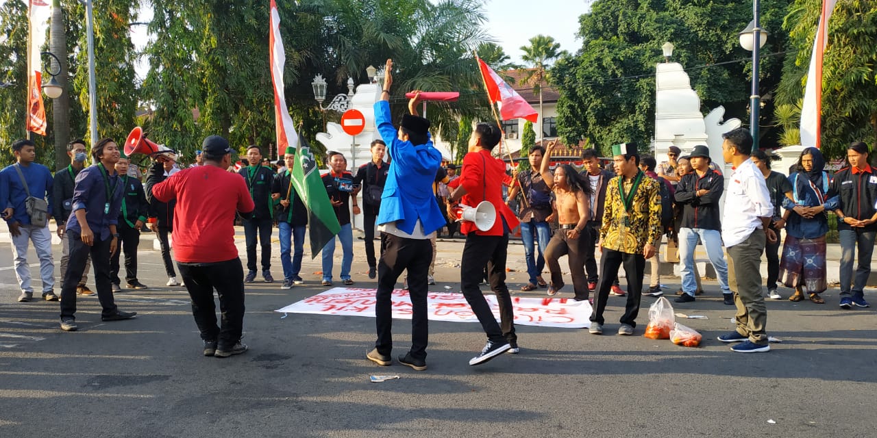 Gelar Demontrasi, Mahasiswa Cilegon Tuntut Kesejahteraan Sosial di Cilegon