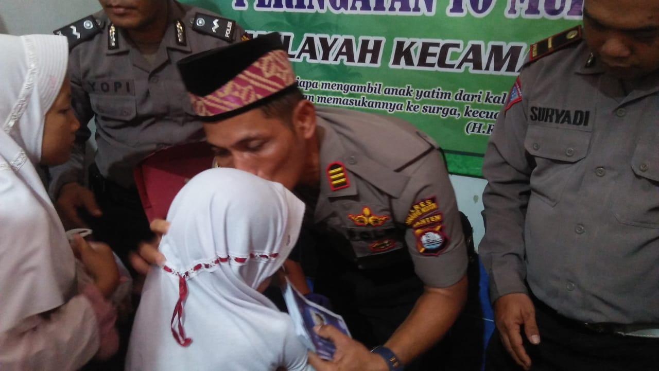 Kapolsek Kramatwatu Berikan Santunan Kepada Puluhan Anak Yatim
