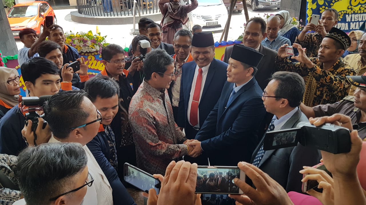 STIE Prima Graha Gelar Wisuda, Ini Pesan Sandiaga Uno