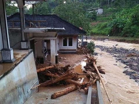 Banjir di Lebak, Puluhan Rumah Terendam dan Jembatan Putus