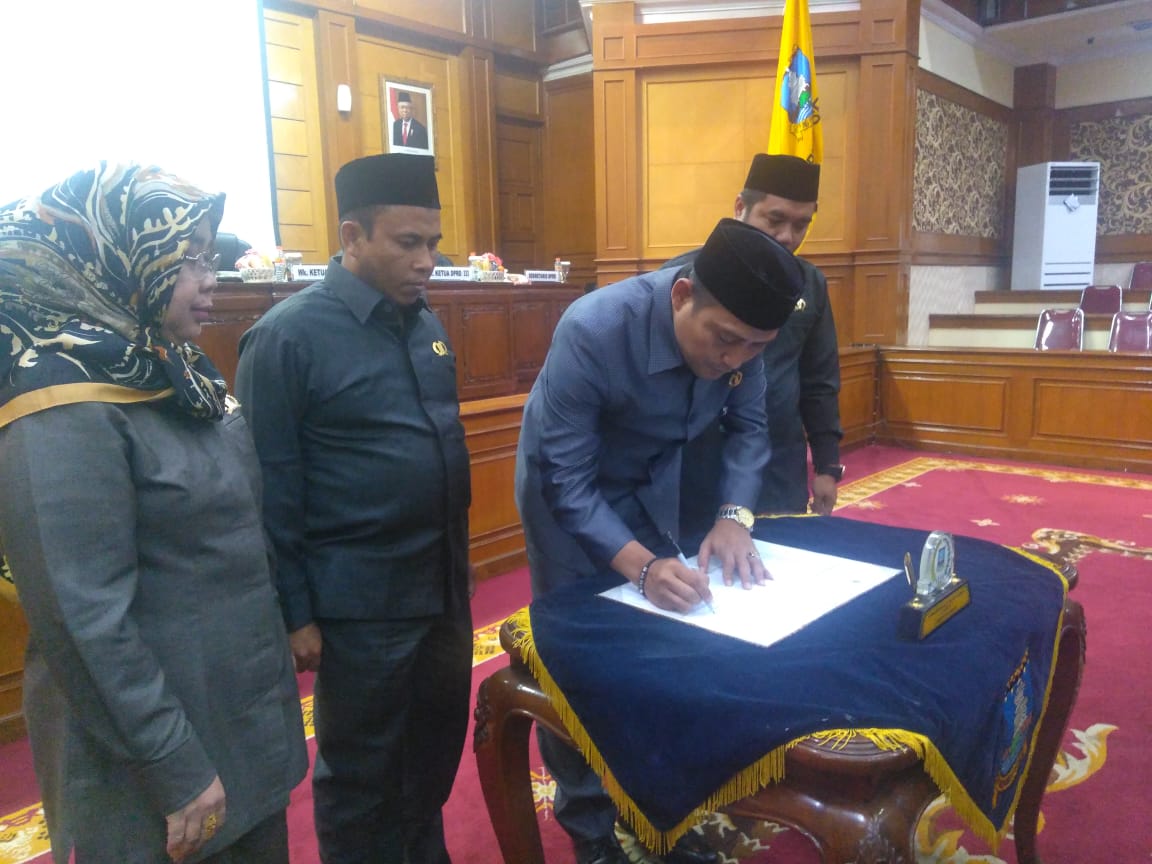 Dua Raperda Usulan Prakarsa Dewan Disetujui