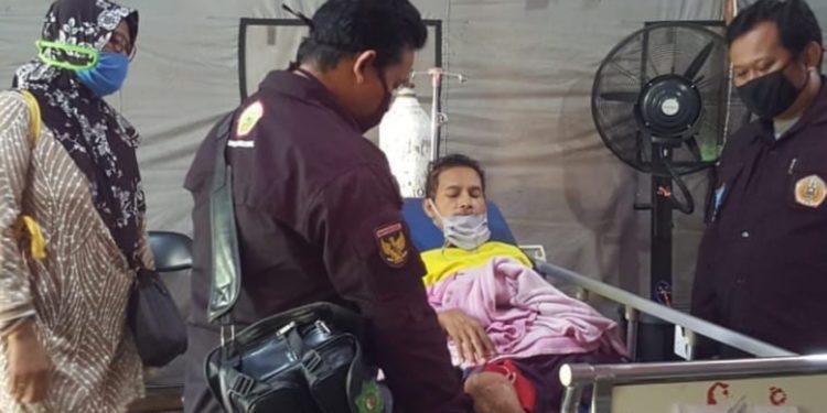 Bupati Serang Bantu Pengobatan Wasit Juri Pencak Silat yang Sakit Parah