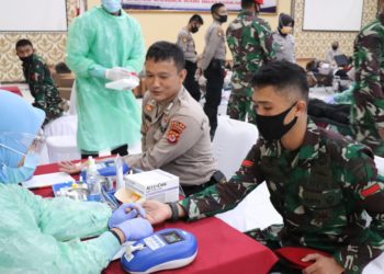 TNI-Polri Lakukan Donor Darah Jelang Hari Bhayangkara Ke-74