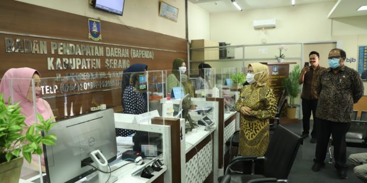 Pastikan Protokol Kesehatan Covid-19, Bupati Serang Tinjau Pelayanan Bapenda