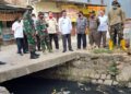 Walikota Serang Bersihkan Gorong-gorong Pasar Induk Rau Yang Dipenuhi Sampah