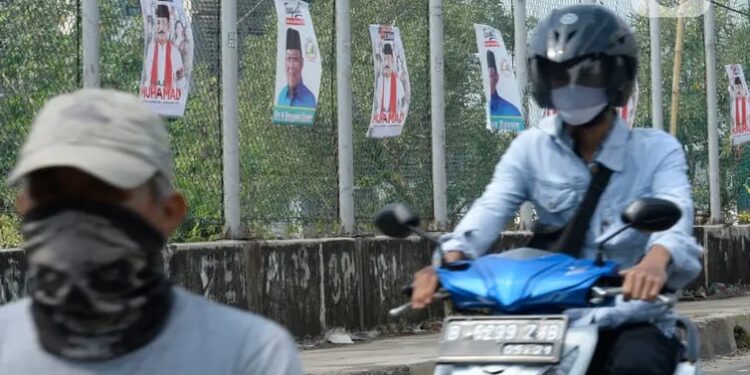 Satpol PP Tangsel Diminta Tegas Copot APK Bacalon Pilkada