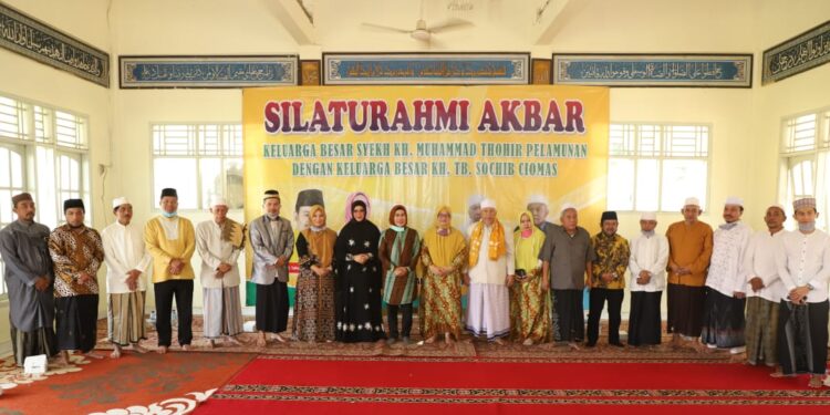 Sering Bantu Pondok Pesantren, Ratu Tatu Chasanah: Saya Diperintah Orang Tua