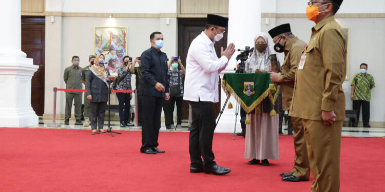 Wagub Andika Lantik Pjs Bupati Pandeglang dan Pjs Bupati Serang