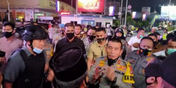 Turun Langsung, Kapolda Banten Ajak Mahasiswa Membubarkan Diri