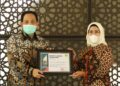 Ratu Tatu Chasanah Raih Untirta Award
