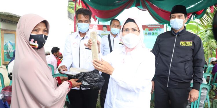 Ucapan Terima Kasih Warga, Ratu Tatu Dihadiahi Bontot Pontang