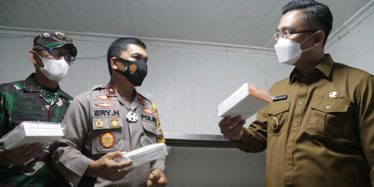 Tinjau Penyimpanan Vaksin, Wagub Banten: Vaksinasi Dipercepat Menjadi 14 Januari