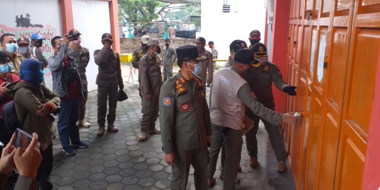 Temukan Gudang Miras, Pemkab Serang Gembok 11 Tempat Hiburan