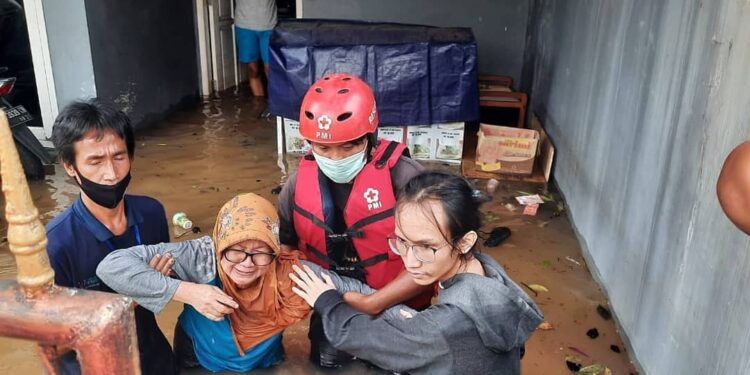 Tangani Banjir, PMI Banten Turunkan Logistik dan Relawan