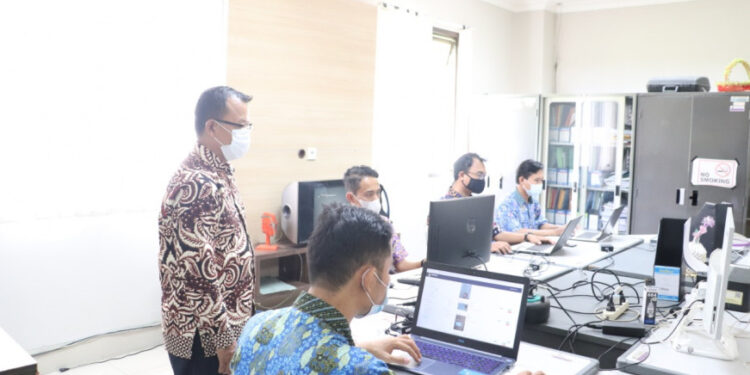 Pemkab Tangerang Salurkan Bantuan untuk Pelaku Usaha Mikro