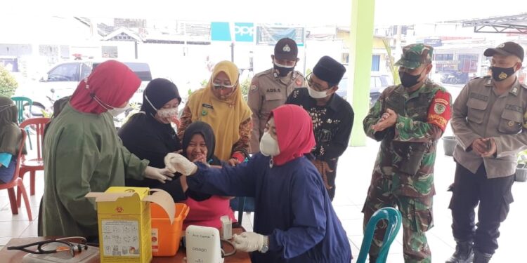 Masyarakat Distabilitas di Cikande Antusias adanya Vaksinasi Yang Dilaksanakan Oleh Puskesmas Cikande