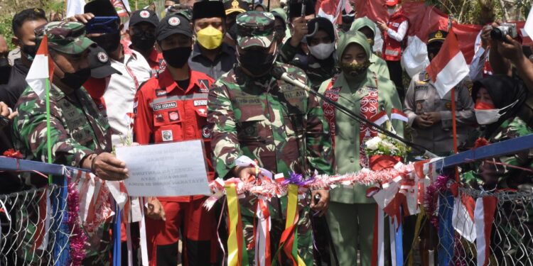 Pangdam Siliwangi Resmikan Jembatan Gantung di Kabupaten Serang