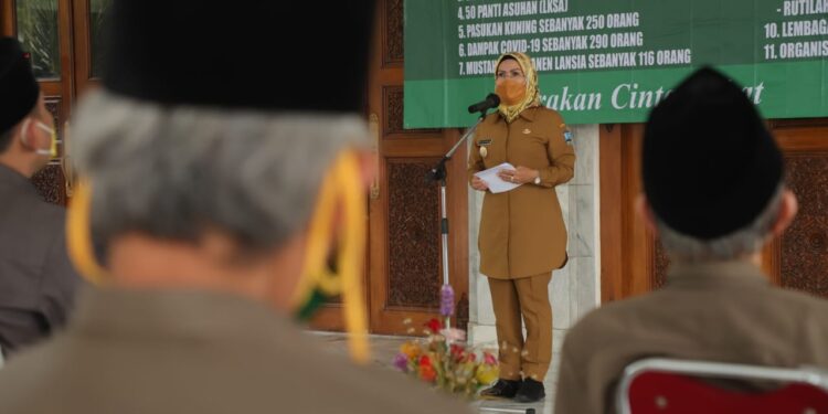 Baznas Kabupaten Serang Salurkan Insentif Pemandi Jenazah
