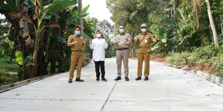 Warga Kabupaten Serang Hibahkan Lahan untuk Pembangunan Jalan Beton