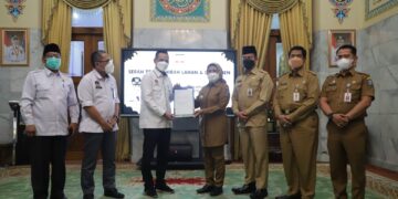 Bupati Serang Serahkan Hibah Lahan untuk KPU dan Kemenag