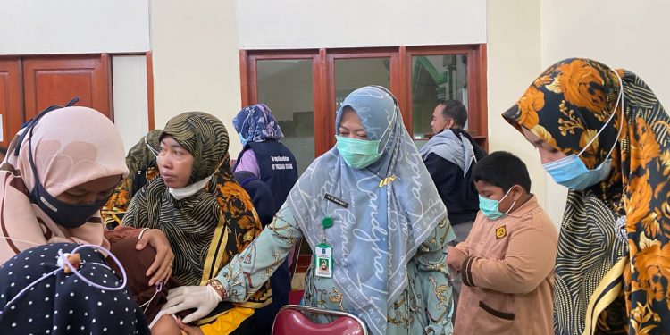 Vaksinasi Anak Sekolah Dasar di Cikande penuh antusias