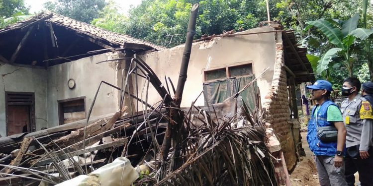 Rumah di Kecamatan Mancak Rusak Berat Akibat Cuaca Ekstrem