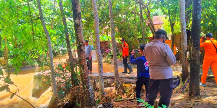 16 Rumah di Cinangka Tergenang