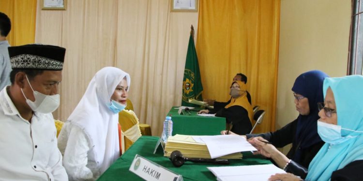 74 Pasutri di Kecamatan Ciomas Akhirnya Miliki Buku Nikah