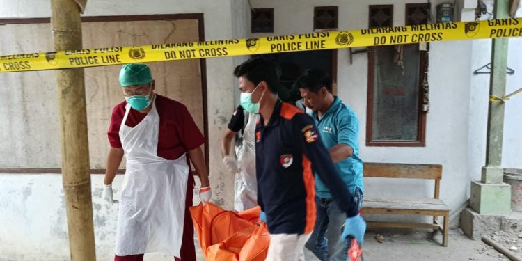 Tim Identifikasi Satreskrim Polres Serang Olah TKP dan Evakuasi Korban Gantung Diri