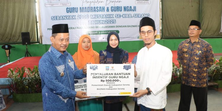Bupati Serang Ratu Zakiyah Terima Penghargaan BAZNAS Awards 2025