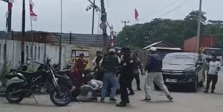 Saat Liputan Sejumlah Wartawan dan Humas KLH Di Keroyok Oleh Oknum Perusahaan di Jawilan