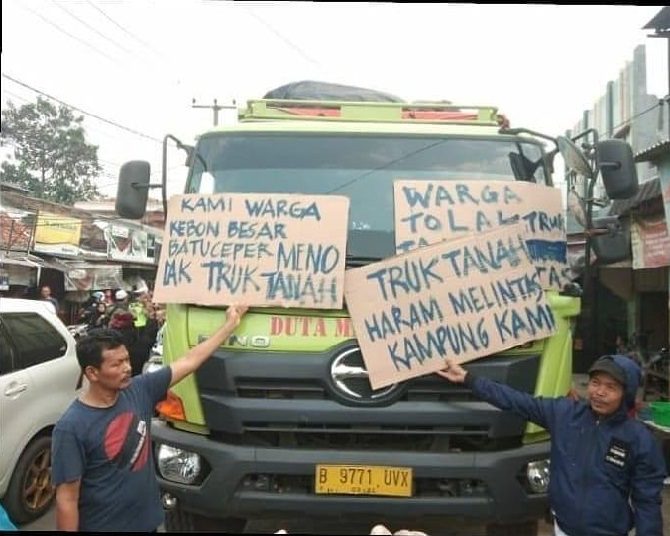 Warga Batu Ceper – Benda Menolak Keras Truk Muatan Tanah yang Melintas
