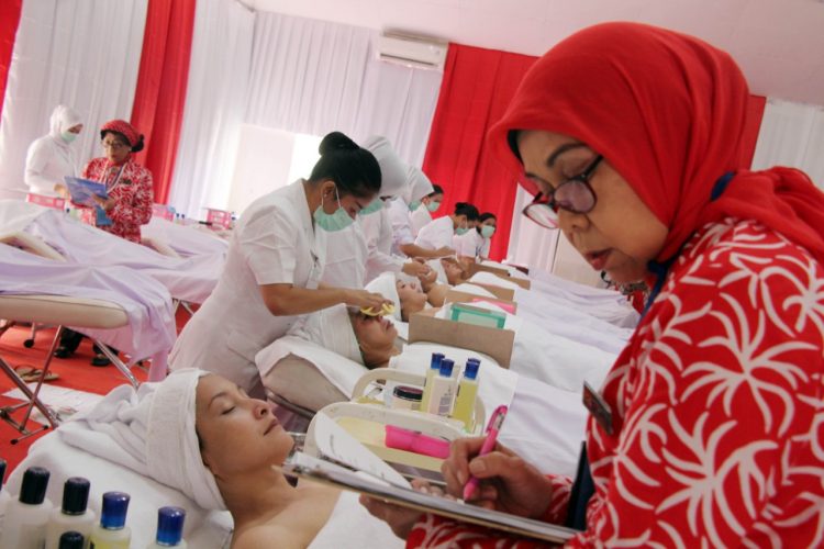 Siap Terjun ke Masyarakat, Puluhan Warga Binaan Lapas Perempuan di Tangerang Ikut Uji Kompetensi Tata Kecantikan