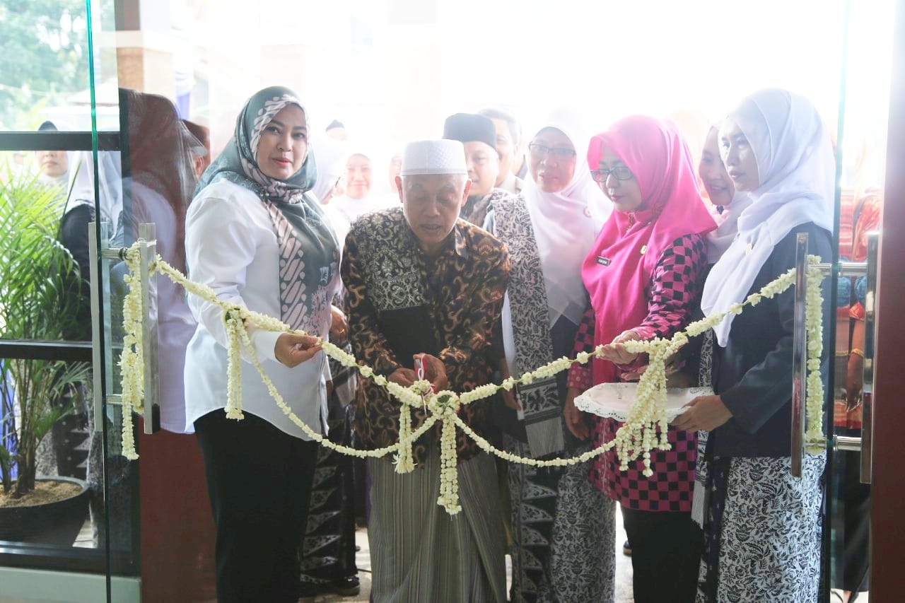 Berhasil Membangun Gedung Representatif, Bupati Irna Apresiasi Para Bidan Di Pandeglang