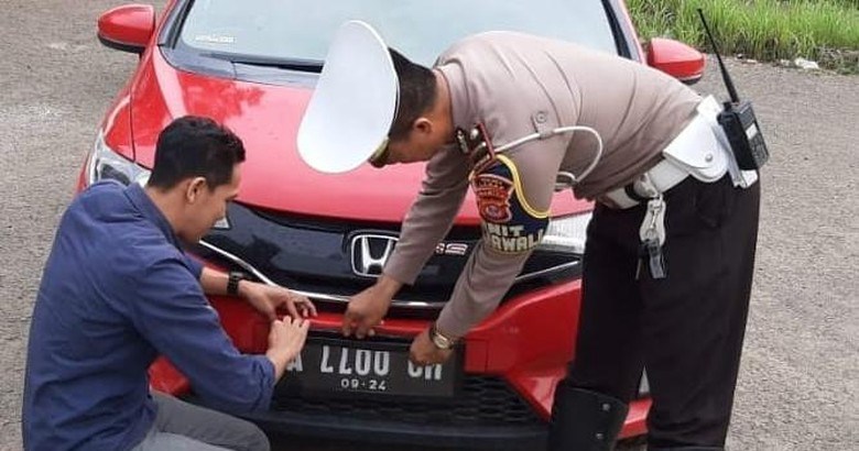 Pakai Pelat Nopol Modifikasi, Anggota DPRD di Banten Kena Tilang