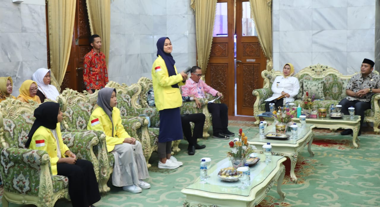 Mahasiswa Penerima Beasiswa Raih Cum Laude