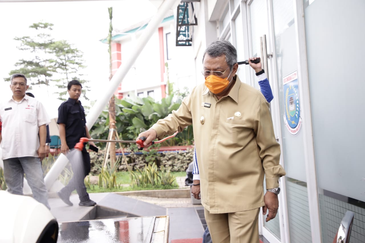 Atasi Covid-19, Benyamin: Perbanyak Alat Penyemprot Disinfektan