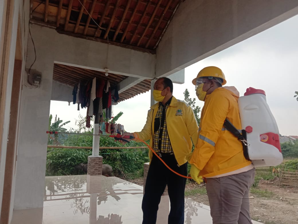 Golkar Banten Bagikan APD hingga Disinfeksi untuk Lawan Corona