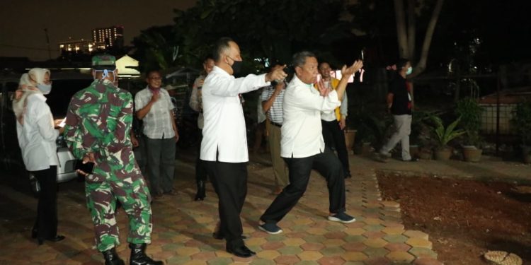 Benyamin Davnie Kunjungi Kampung Tangguh “Jawara Tangsel” di Marga Jaya