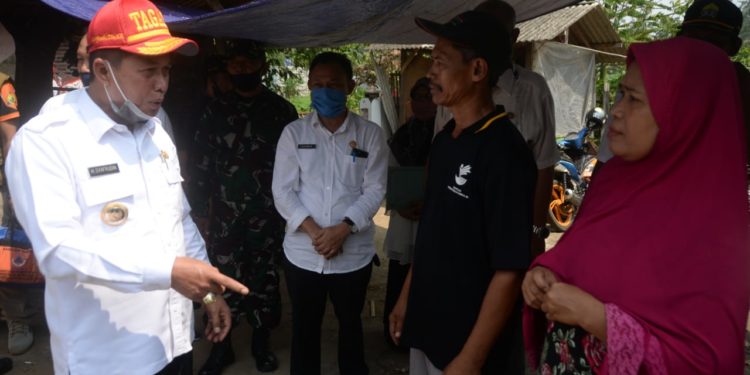 Wali Kota Serang Berikan Bantuan Sembako Kepada Korban Kebakaran di Walantaka