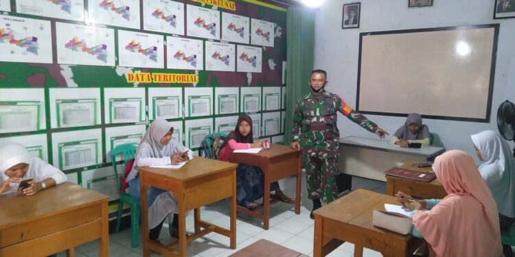 Koramil 0223/Cikeusal Berikan Fasilitas Wifi Gratis Untuk Siswa-Siswi