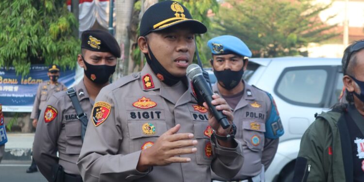 Kapolres Cilegon Lepas Buruh Kota Cilegon yang akan Unjuk Rasa Ke DPR RI