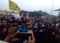 Tolak UU Omnibus Law, PMII Demo di Depan Kantor Dewan Kota Serang