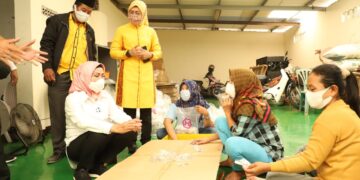 Gaya Kampanye Tatu, Bagi-bagi Masker hingga Kunjungi Home Industry
