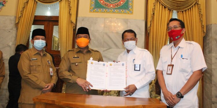 Kemen PUPR Serahkan Hibah Rehab 5 SDN ke Pemkab Serang