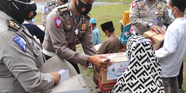 Implementasikan Program Pendekar Banten, Ditlantas Polda Banten Bagikan Santunan Kepada Anak Yatim